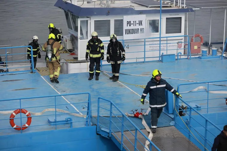 Dramatični prizori spa&scaron;avanja na istoku Hrvatske: Požar na brodu, dim i panika