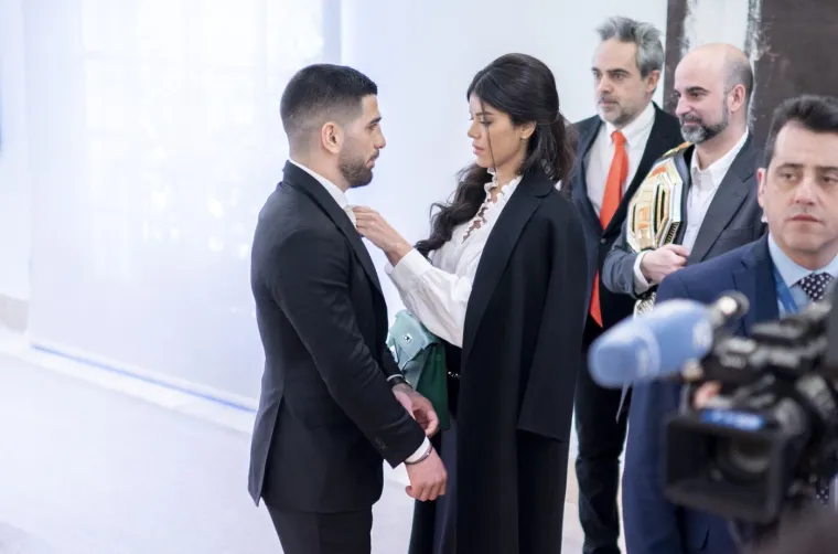 Je li UFC prvak varao jednu od najljep&scaron;ih žena svijeta? Otkrio ga jedan detalj