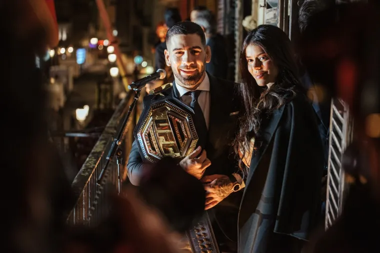 Je li UFC prvak varao jednu od najljep&scaron;ih žena svijeta? Otkrio ga jedan detalj