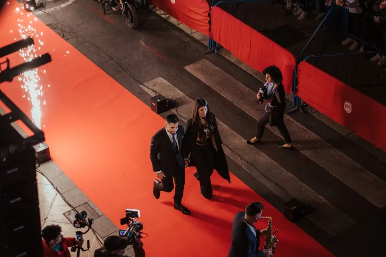 Je li UFC prvak varao jednu od najljep&scaron;ih žena svijeta? Otkrio ga jedan detalj