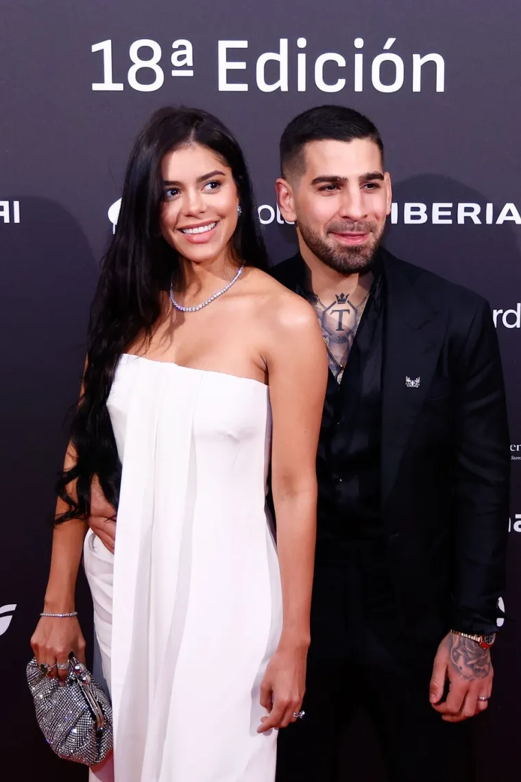 Je li UFC prvak varao jednu od najljep&scaron;ih žena svijeta? Otkrio ga jedan detalj