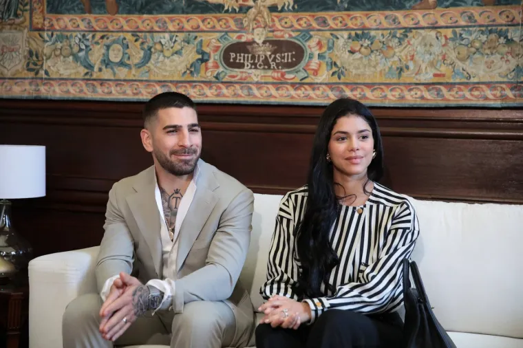 Je li UFC prvak varao jednu od najljep&scaron;ih žena svijeta? Otkrio ga jedan detalj