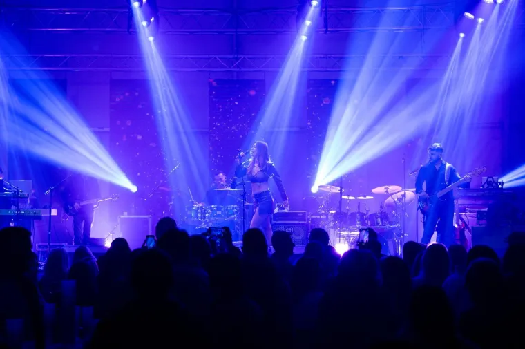 Jači spol nije skidao oči s Lille u kožnjaku, a nije bila sama: Evo tko je još bio ondje