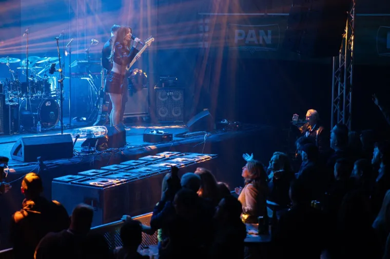 Jači spol nije skidao oči s Lille u kožnjaku, a nije bila sama: Evo tko je jo&scaron; bio ondje