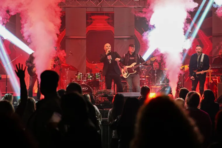 Jači spol nije skidao oči s Lille u kožnjaku, a nije bila sama: Evo tko je još bio ondje