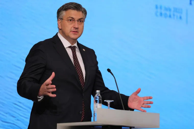 Devet godina vodi hrvatsku Vladu: Pogledajte kako se Plenković mijenjao, promjena je ogromna