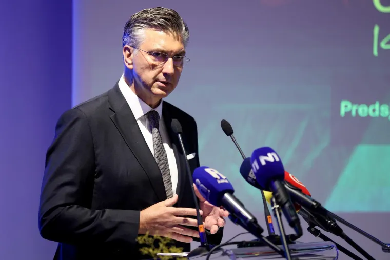 Devet godina vodi hrvatsku Vladu: Pogledajte kako se Plenković mijenjao, promjena je ogromna