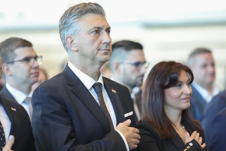 Devet godina vodi hrvatsku Vladu: Pogledajte kako se Plenković mijenjao, promjena je ogromna