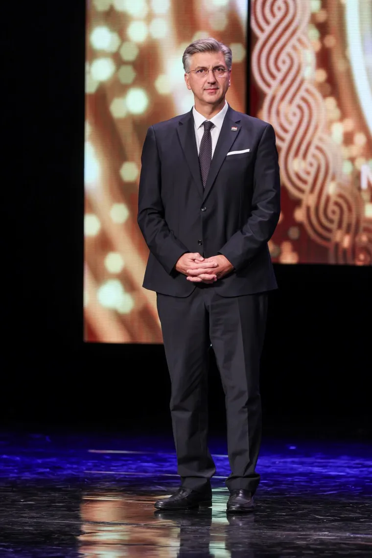 Devet godina vodi hrvatsku Vladu: Pogledajte kako se Plenković mijenjao, promjena je ogromna