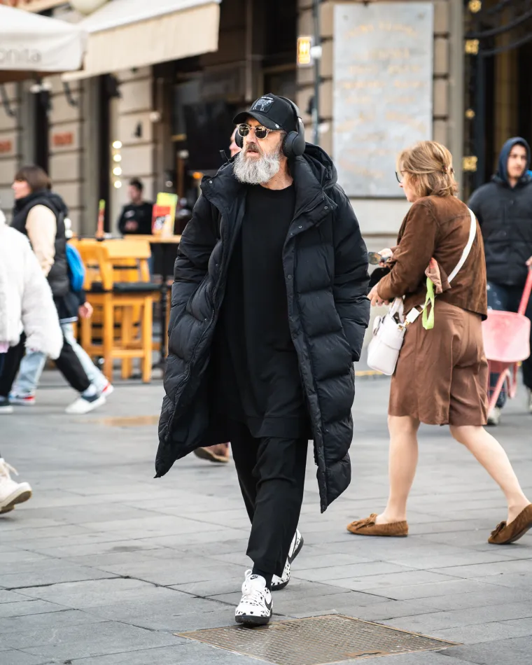 Dama u čipkastim hulahopkama zaustavila vrijeme na špici: Svi su gledali u njene duge noge