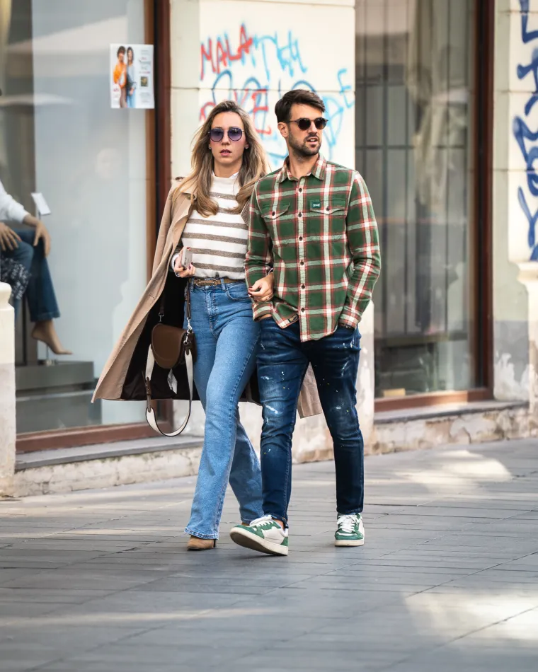 Dama u čipkastim hulahopkama zaustavila vrijeme na špici: Svi su gledali u njene duge noge