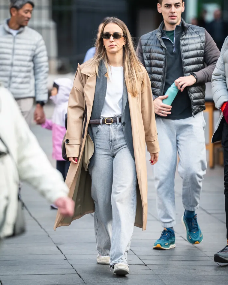 Dama u čipkastim hulahopkama zaustavila vrijeme na špici: Svi su gledali u njene duge noge