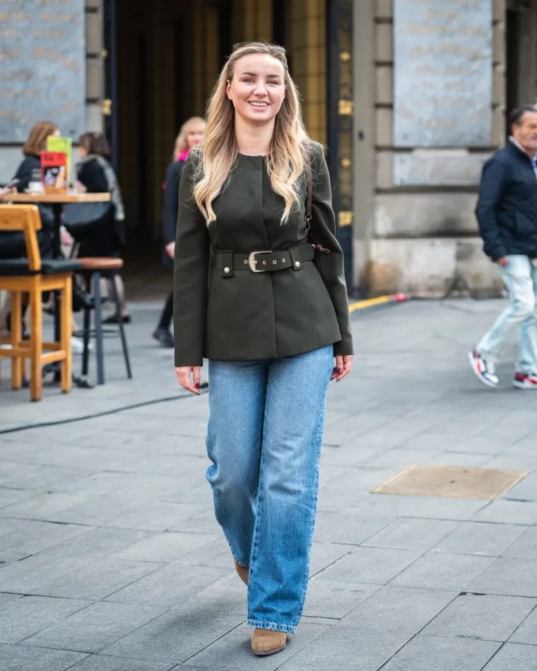 Dama u čipkastim hulahopkama zaustavila vrijeme na &scaron;pici: Svi su gledali u njene duge noge