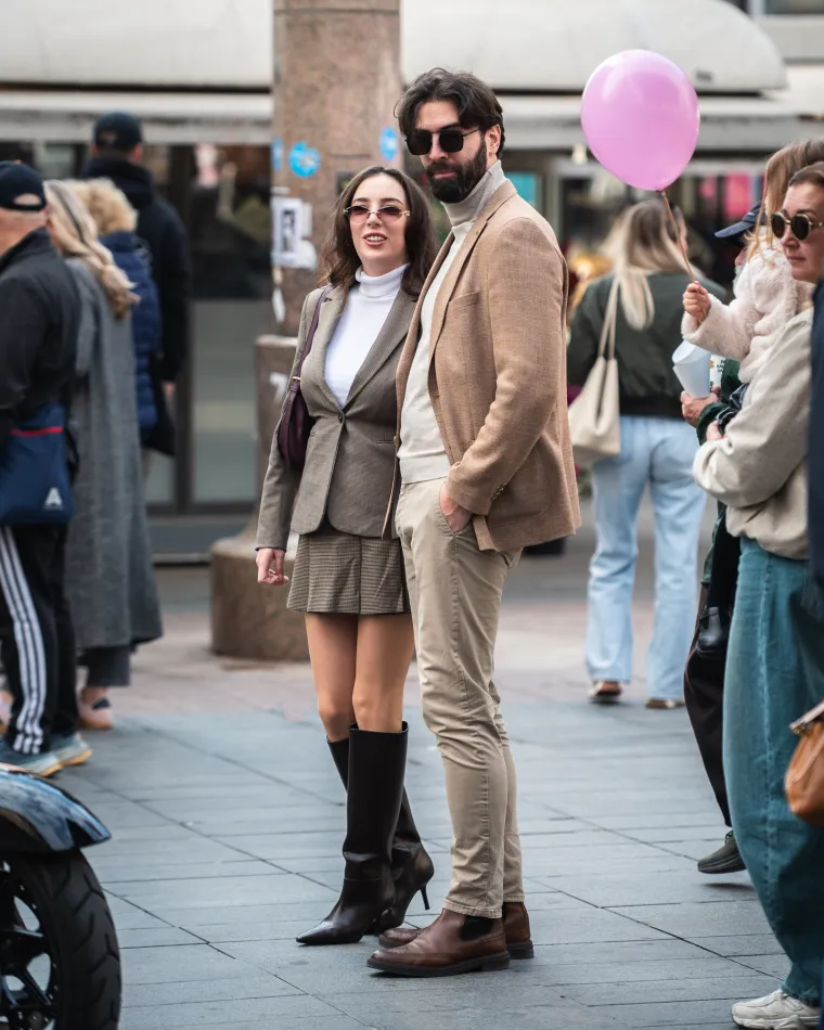 Dama u čipkastim hulahopkama zaustavila vrijeme na &scaron;pici: Svi su gledali u njene duge noge