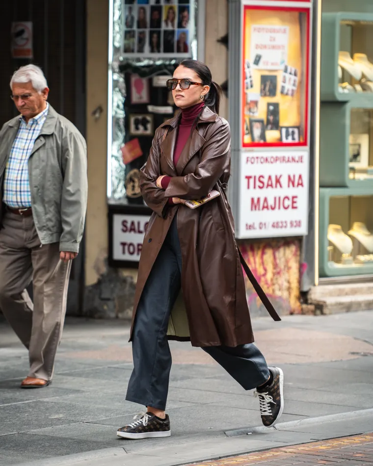 Dama u čipkastim hulahopkama zaustavila vrijeme na &scaron;pici: Svi su gledali u njene duge noge