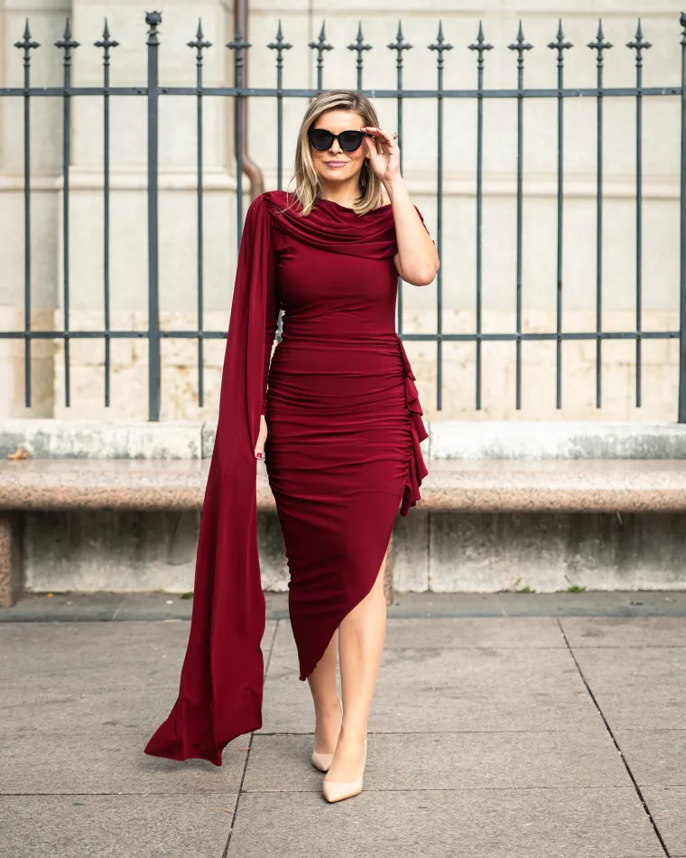 Dama u čipkastim hulahopkama zaustavila vrijeme na &scaron;pici: Svi su gledali u njene duge noge