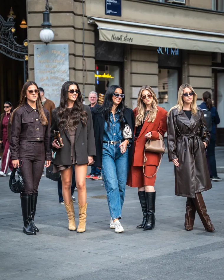 Dama u čipkastim hulahopkama zaustavila vrijeme na &scaron;pici: Svi su gledali u njene duge noge