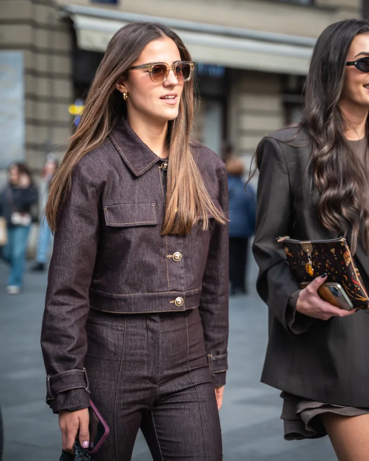 Dama u čipkastim hulahopkama zaustavila vrijeme na &scaron;pici: Svi su gledali u njene duge noge