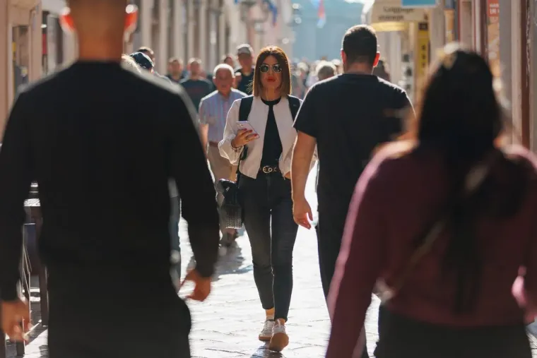 Ovakvo ne&scaron;to se rijetko viđa: Dvije crnke u žutim kombinacijama zapalile centar Zadra