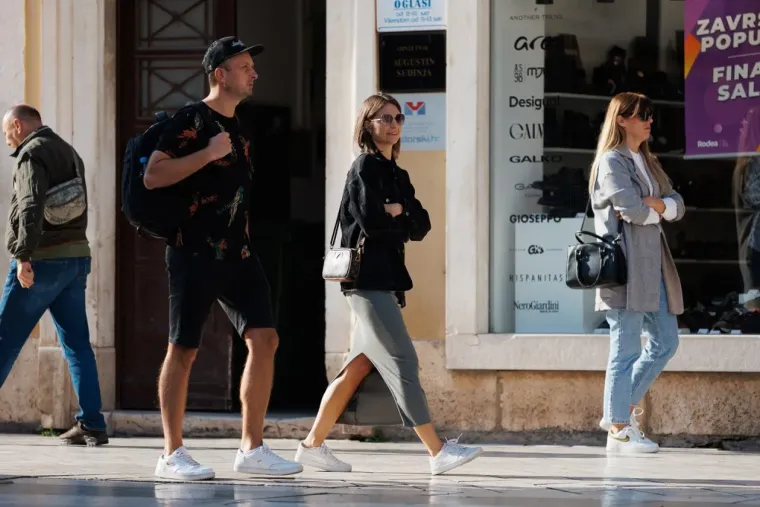 Ovakvo ne&scaron;to se rijetko viđa: Dvije crnke u žutim kombinacijama zapalile centar Zadra