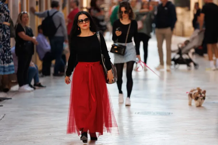 Ovakvo ne&scaron;to se rijetko viđa: Dvije crnke u žutim kombinacijama zapalile centar Zadra