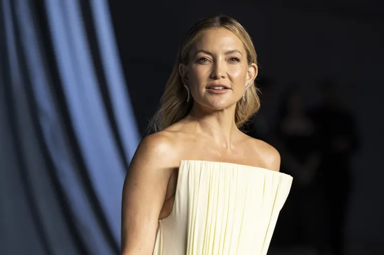 Kim Kardashian navukla plahtu na glavu, a ostali? Ovo su hrabri outfiti s plavog tepiha