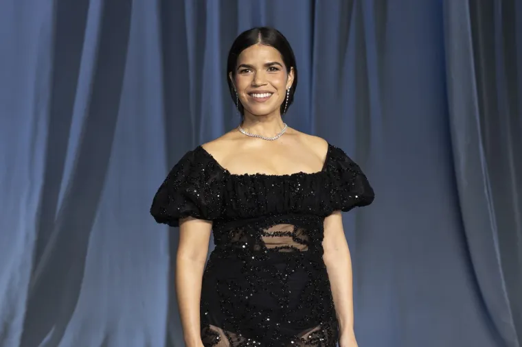 Kim Kardashian navukla plahtu na glavu, a ostali? Ovo su hrabri outfiti s plavog tepiha