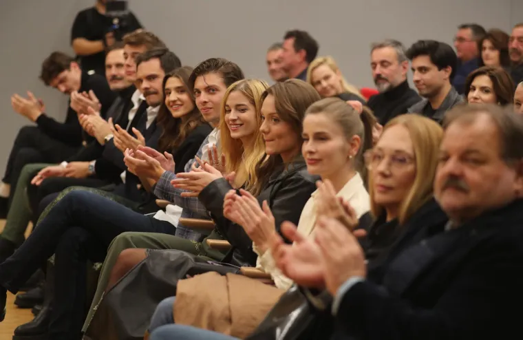 Pogledajte kako su izgledali glumci na predstavljanju nove RTL-ove serije 'Divlje pčele'