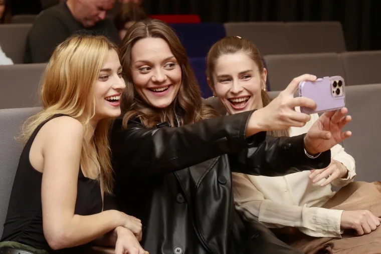 Pogledajte kako su izgledali glumci na predstavljanju nove RTL-ove serije 'Divlje pčele'