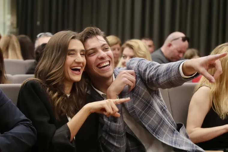 Pogledajte kako su izgledali glumci na predstavljanju nove RTL-ove serije 'Divlje pčele'