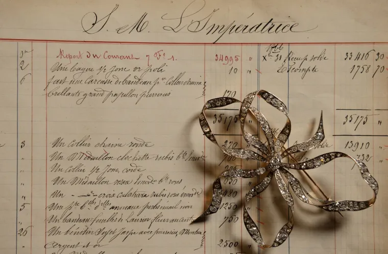 Ogrlice, naušnice, tijare... Smaragdi oduzimaju dah! Pogledajte kakvo blago su ukrali iz Louvrea