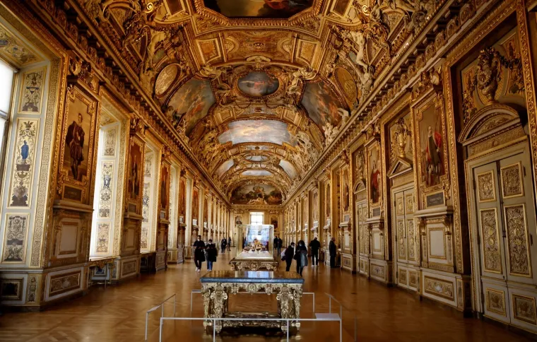 Ogrlice, naušnice, tijare... Smaragdi oduzimaju dah! Pogledajte kakvo blago su ukrali iz Louvrea