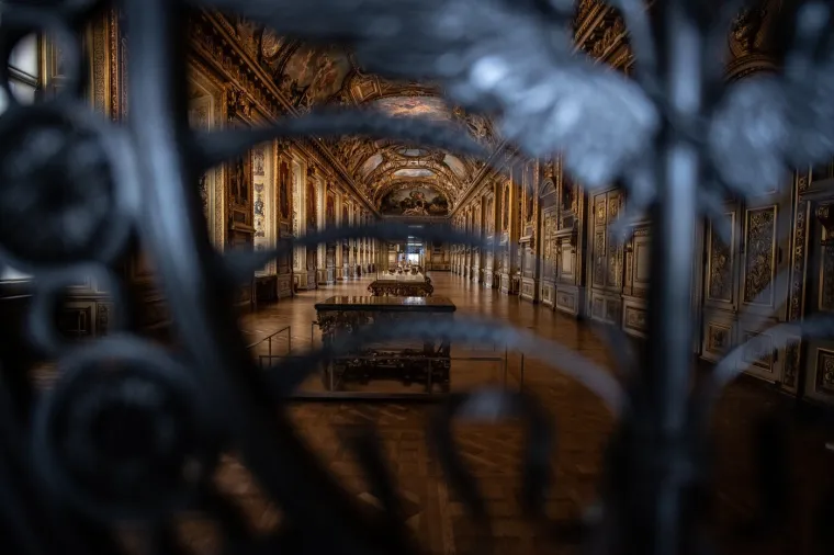 Ogrlice, nau&scaron;nice, tijare... Smaragdi oduzimaju dah! Pogledajte kakvo blago su ukrali iz Louvrea