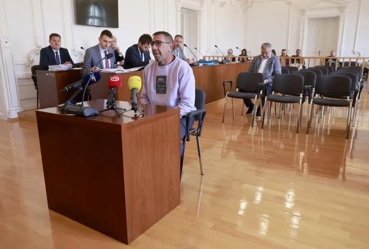 Nesuđeni hrvatski reprezentativac se nakon dugo vremena pojavio u javnosti: Prepoznajete li ga?