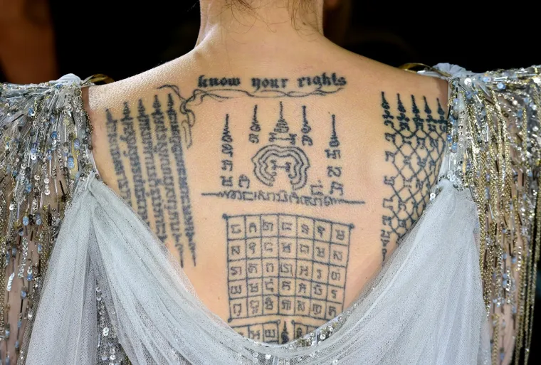 Ovo su najupečatljivije tetovaže Angeline Jolie: Od budističkih mantri do latinskih izreka