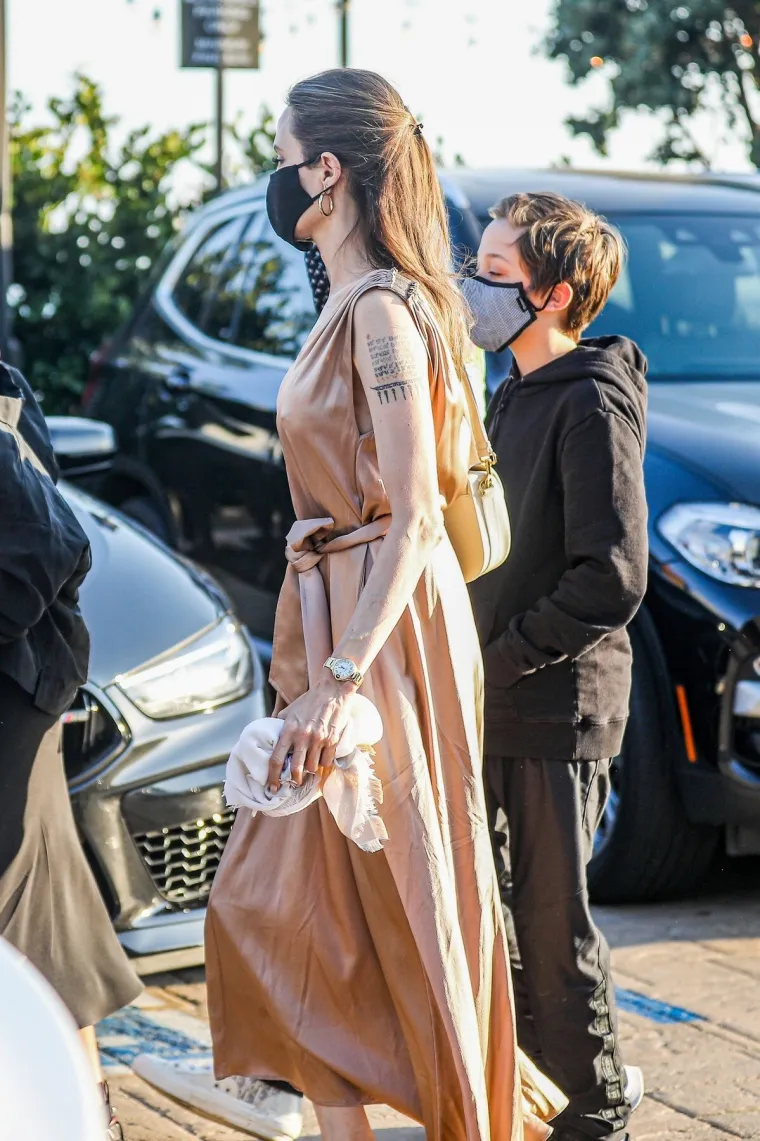 Ovo su najupečatljivije tetovaže Angeline Jolie: Od budističkih mantri do latinskih izreka