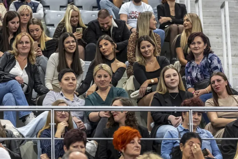 Aco Pejović priredio nezaboravan provod: Osmijeh na licima dama otkriva koliko im je bilo dobro