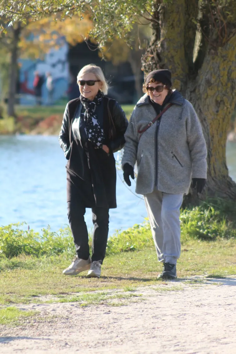 Vedra atmosfera uz Dravu: Pogledajte tko je sve uživao u šetnji Marinom Prelog