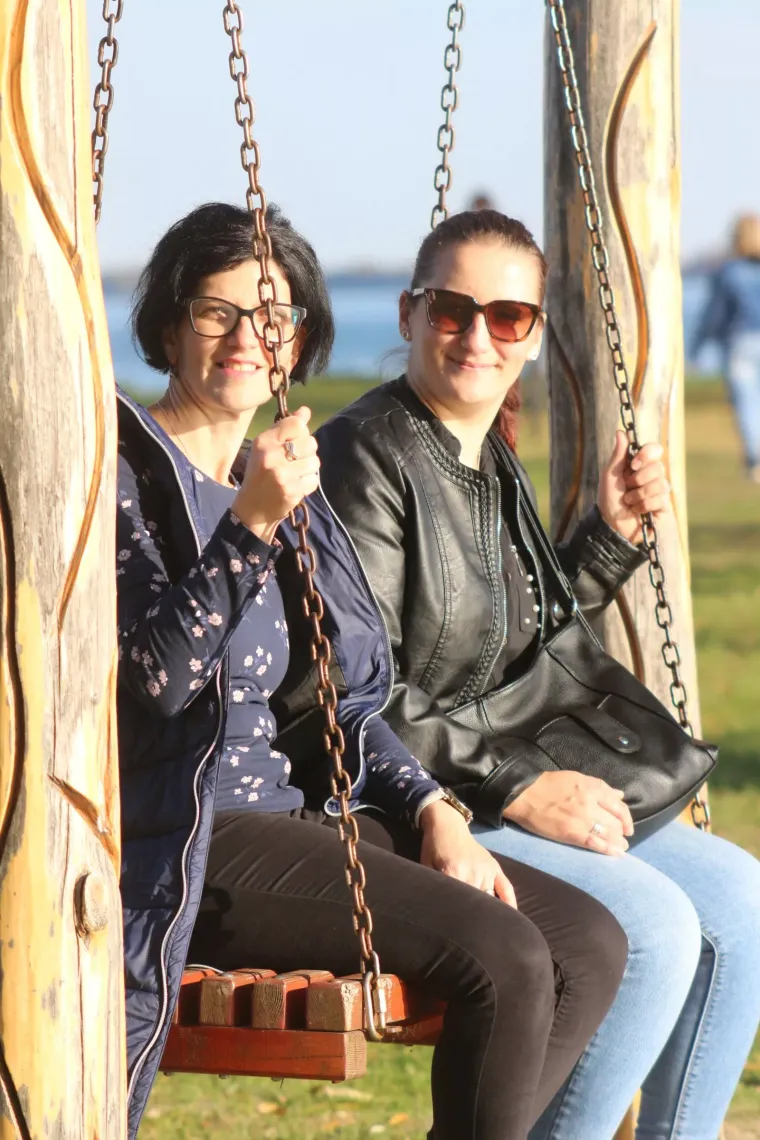 Vedra atmosfera uz Dravu: Pogledajte tko je sve uživao u &scaron;etnji Marinom Prelog