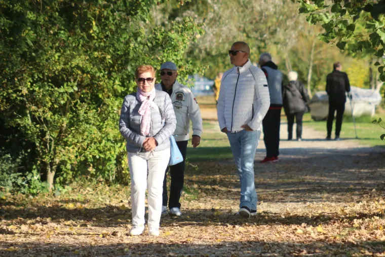 Vedra atmosfera uz Dravu: Pogledajte tko je sve uživao u &scaron;etnji Marinom Prelog