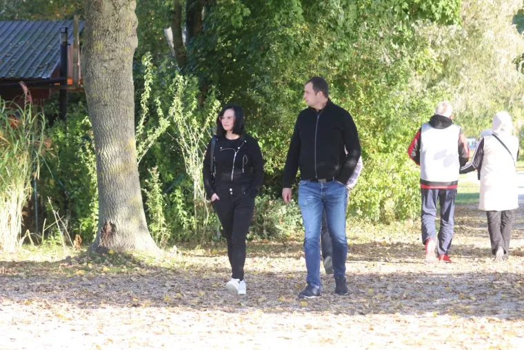 Vedra atmosfera uz Dravu: Pogledajte tko je sve uživao u &scaron;etnji Marinom Prelog