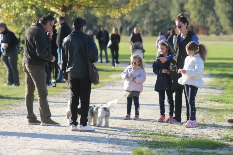Vedra atmosfera uz Dravu: Pogledajte tko je sve uživao u &scaron;etnji Marinom Prelog