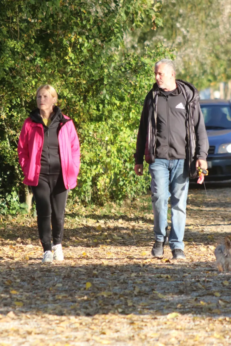Vedra atmosfera uz Dravu: Pogledajte tko je sve uživao u &scaron;etnji Marinom Prelog