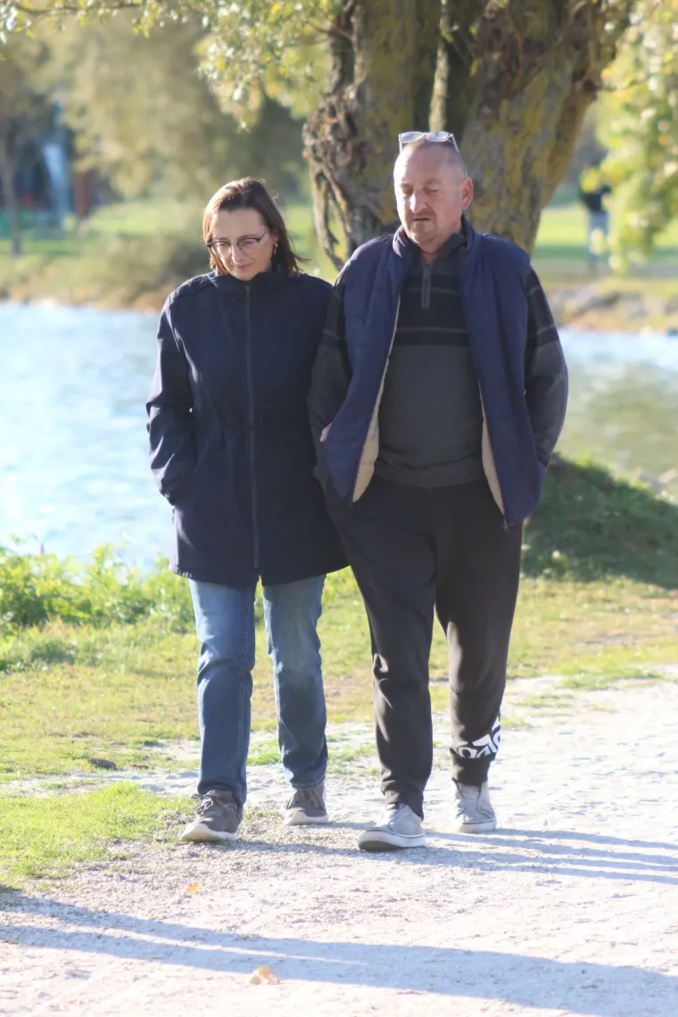 Vedra atmosfera uz Dravu: Pogledajte tko je sve uživao u &scaron;etnji Marinom Prelog