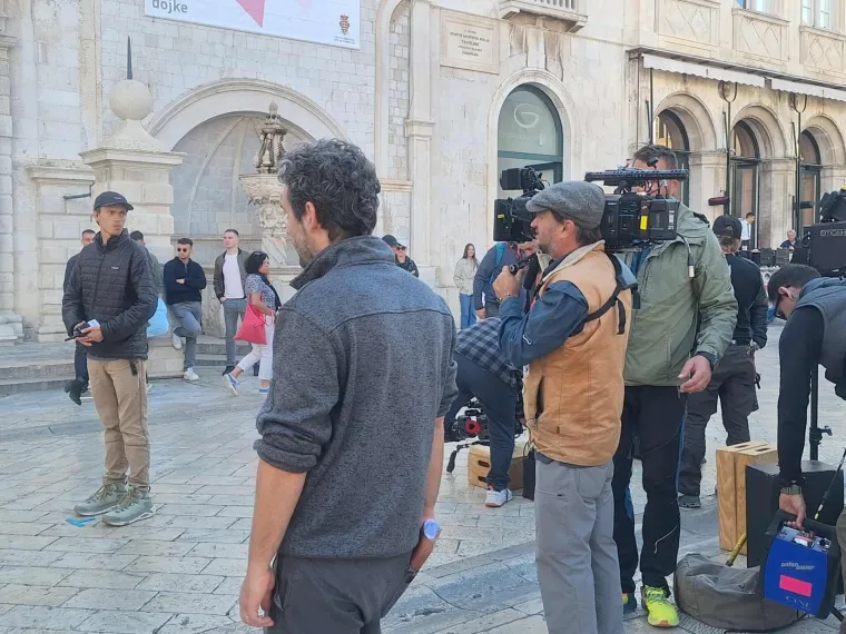 Zvijezde popularne serije stigle u Dubrovnik: Evo kako je izgledalo snimanje