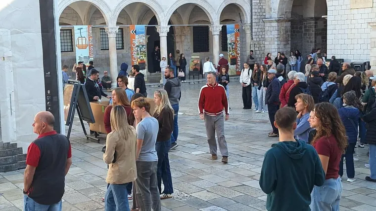 Zvijezde popularne serije stigle u Dubrovnik: Evo kako je izgledalo snimanje