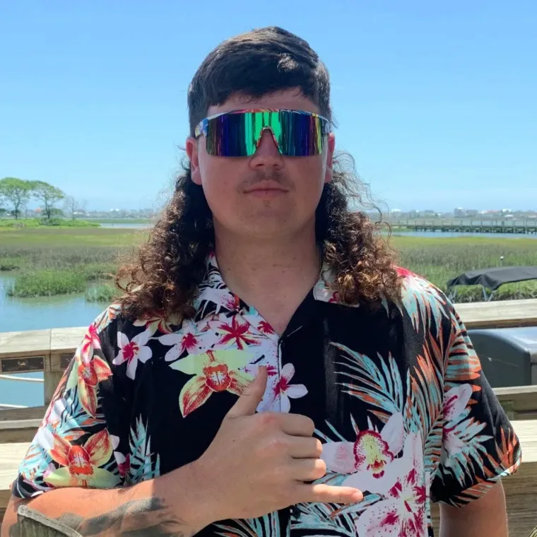 Okrunjen novi Kralj fudbalerki, izgleda kao klasični češki turist dolutao na Jadran 1983.