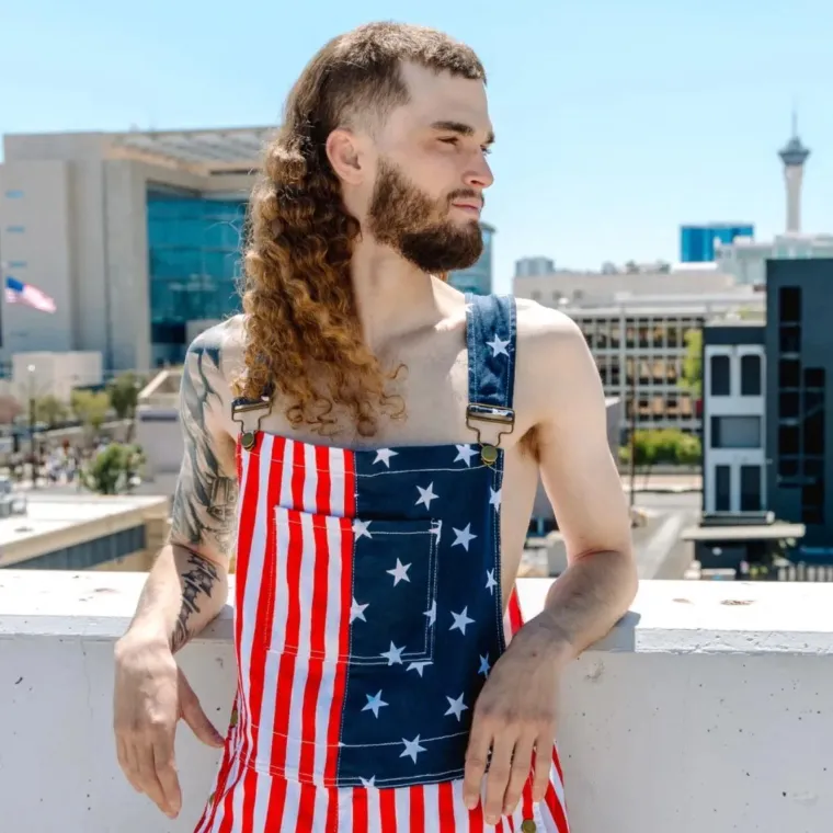 Okrunjen novi Kralj fudbalerki, izgleda kao klasični češki turist dolutao na Jadran 1983.