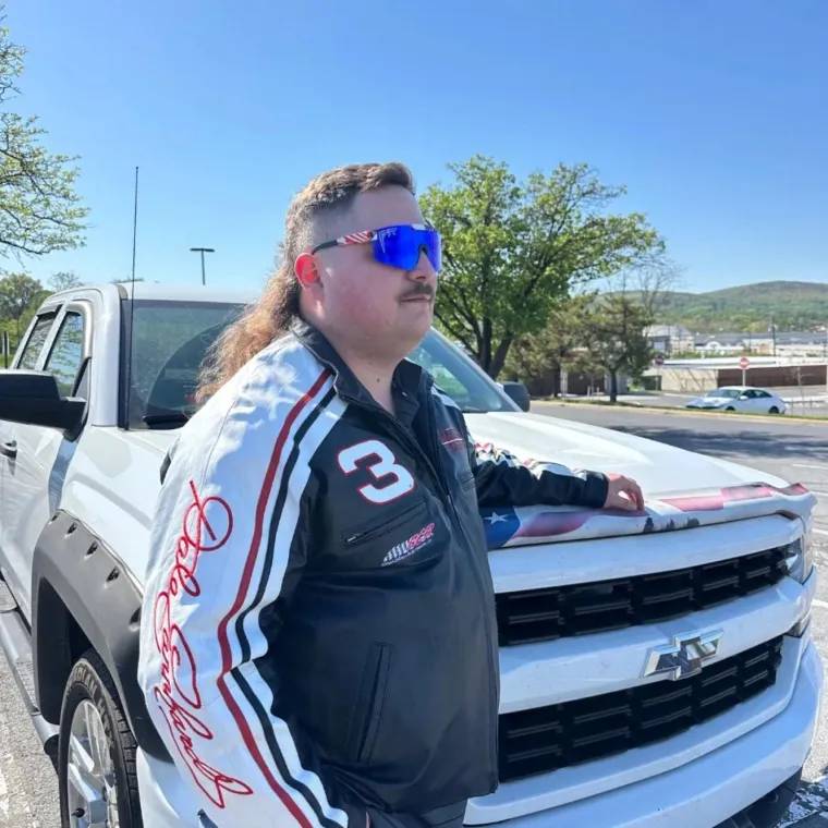 Okrunjen novi Kralj fudbalerki, izgleda kao klasični če&scaron;ki turist dolutao na Jadran 1983.