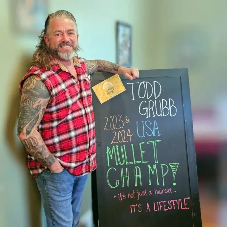 Okrunjen novi Kralj fudbalerki, izgleda kao klasični če&scaron;ki turist dolutao na Jadran 1983.